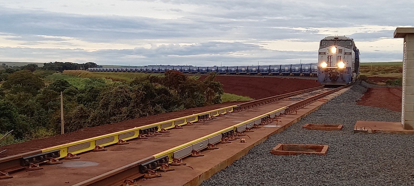 Ore train arriving at the scale