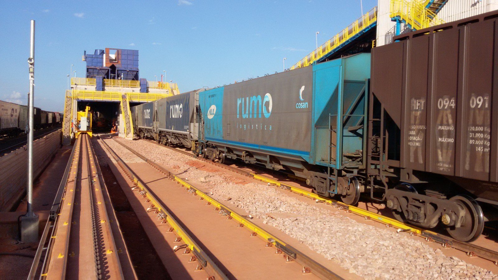 Rumo railcars on the MASSA scale at Rondonópolis