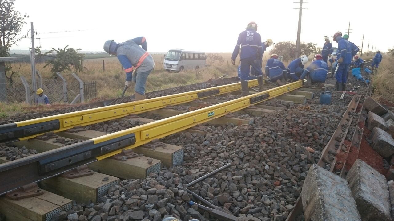 MASSA team installing the scale on the track